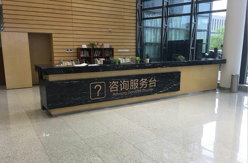 標識牌廠家分享：高端酒店標識設計的三個要點-千帆標識，行業(yè)經(jīng)驗18年，為400+企業(yè)或市政單位提供標識系統(tǒng)解決方案。